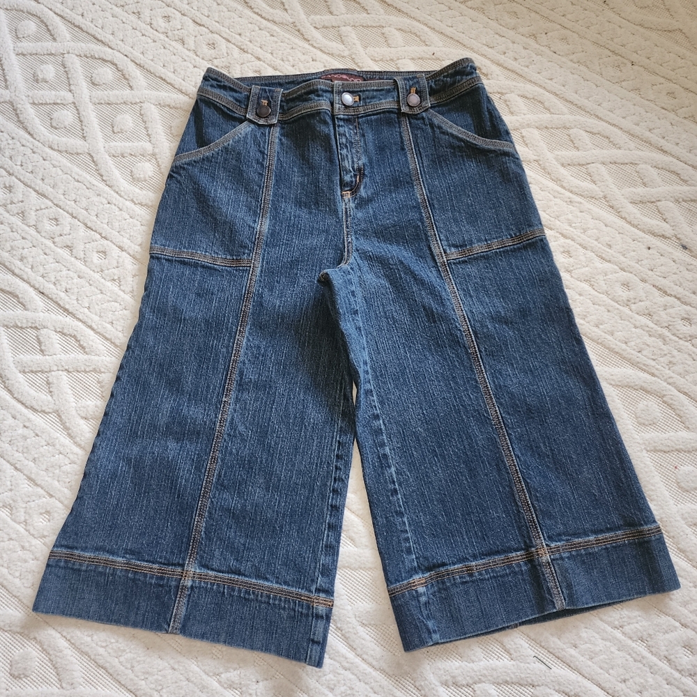 10 Bandolino Blue Wide-Leg Cropped Jeans with Flap Back Pockets